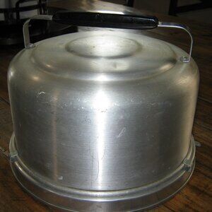 Vintage Mirro Aluminum Cake Saver with Latch Lock